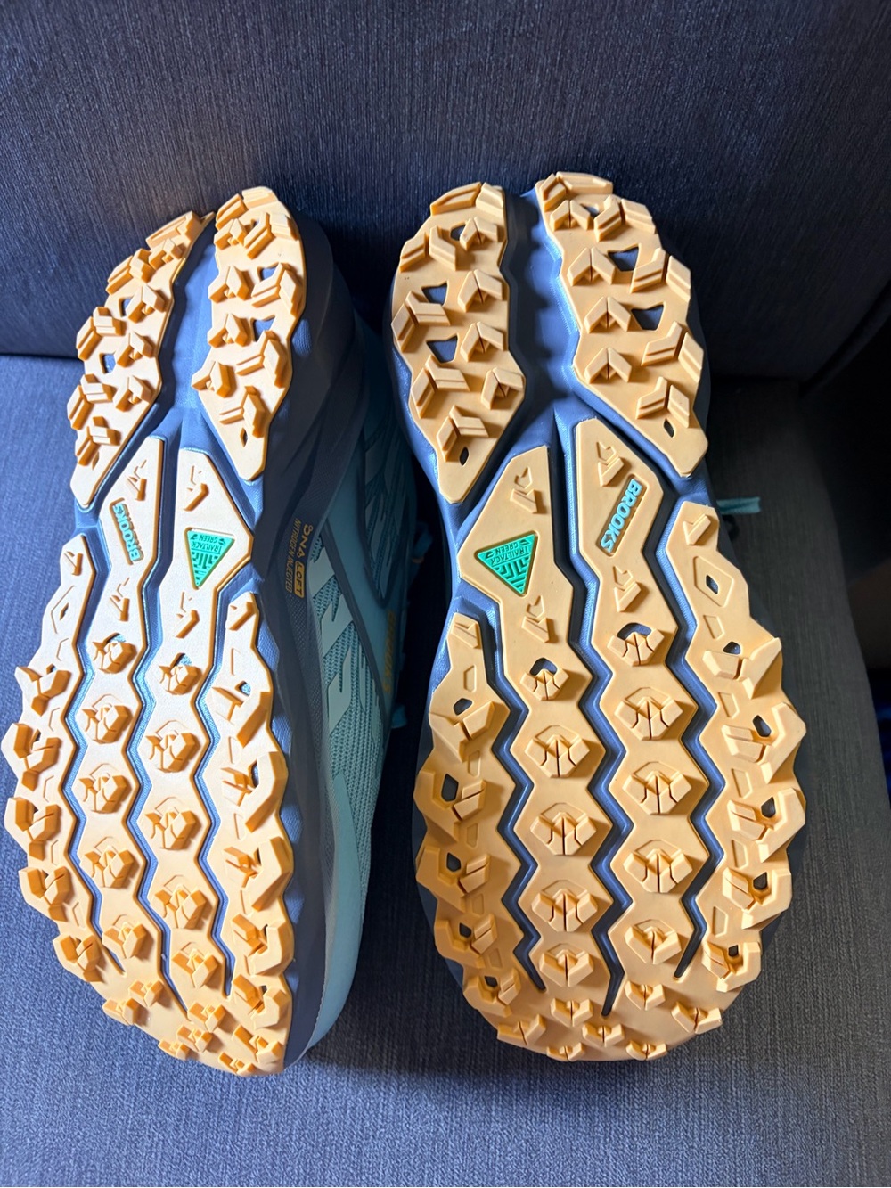 Light Teal Women's Athletic Sneakers - Brooks - Picture 4 of 6